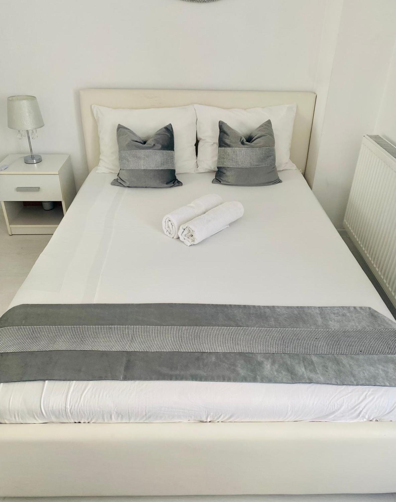 White Luxury Apartment Sibiu Eksteriør bilde